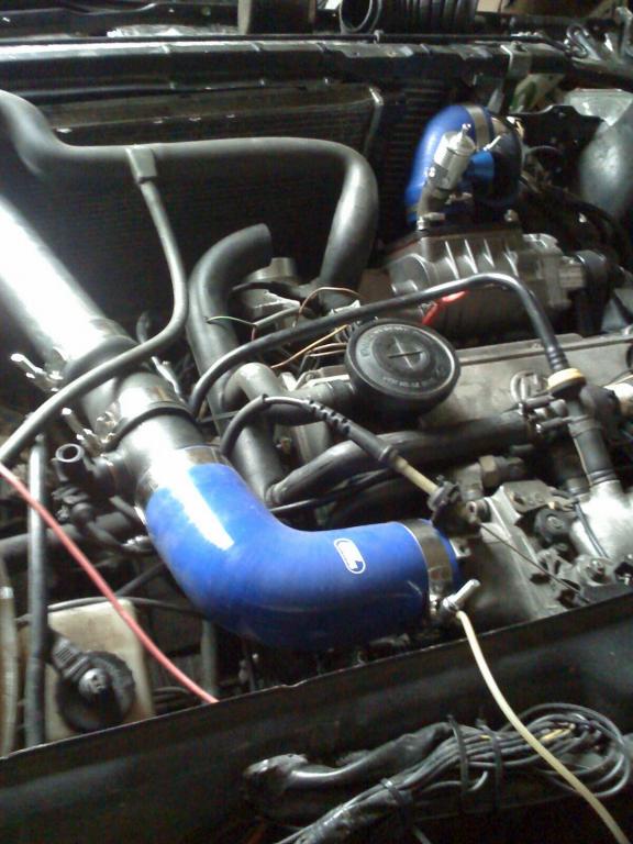 Blow 2 Motorraum.jpg